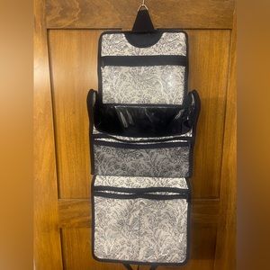 Vera Bradley hanging travel organizer in navy microfiber - excellent condition